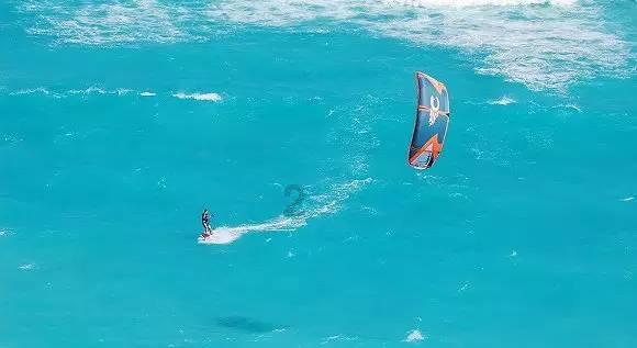 海底捞遭遇最严重危机，上市三年利润全部亏光，市值缩水80%，要凉了吗？